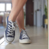 Blaue Stoffsneaker