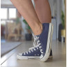 Blaue Stoffsneaker