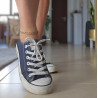 Blaue Stoffsneaker