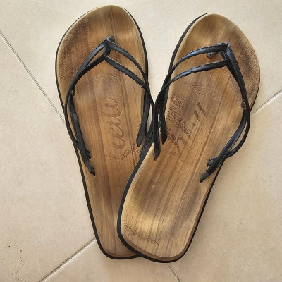 Abgelatschte Leder-Flip-Flops