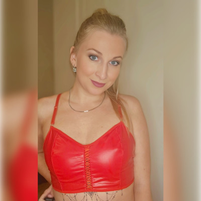 Rotes Wetlook Top - bauchfrei